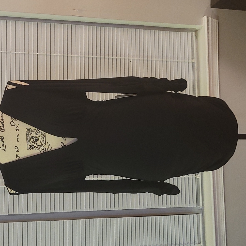 Forever 21 BLACK RUCHED KEYHOLD SLEEVE BLACK DRESS